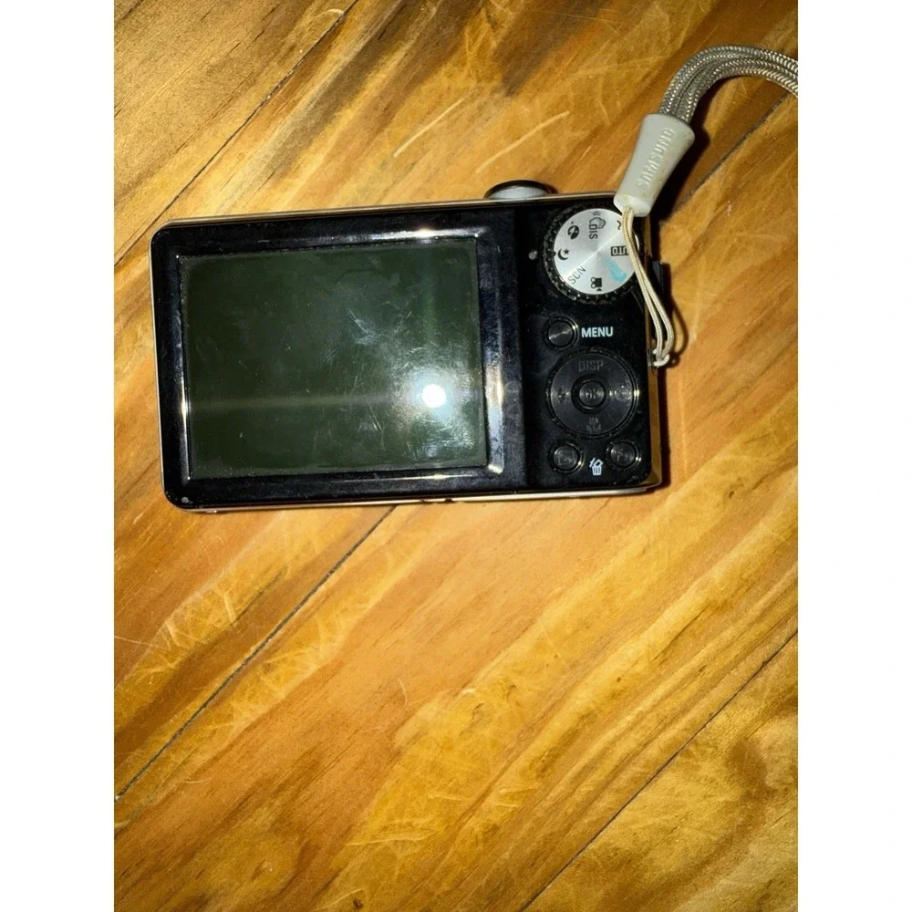 Samsung PL100 EC-PL100 12.2MP Compact Digital Camera W/ Battery No Charger or SD